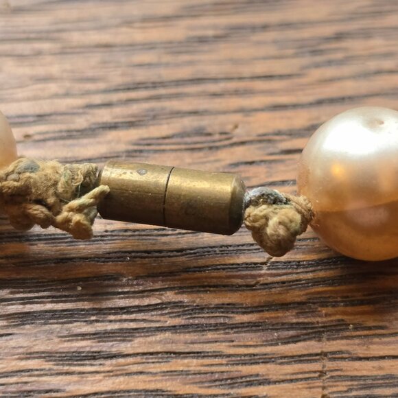 Vintage 1940s "South Sea" faux pearl choker. - Picture 4 of 7